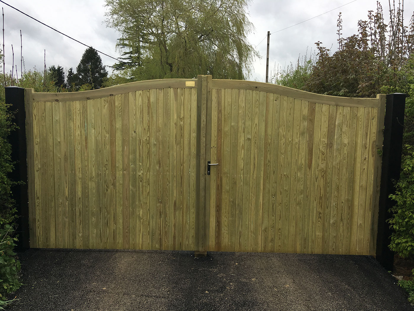 Courtyard gates by Vincent Fencing